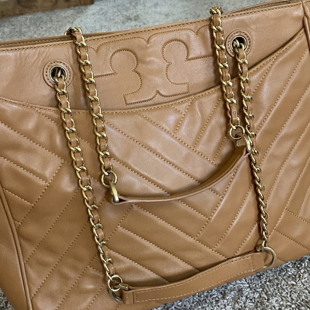 SOLD Tory Burch shoulder bag in Light Camel - Picture 3 of 10